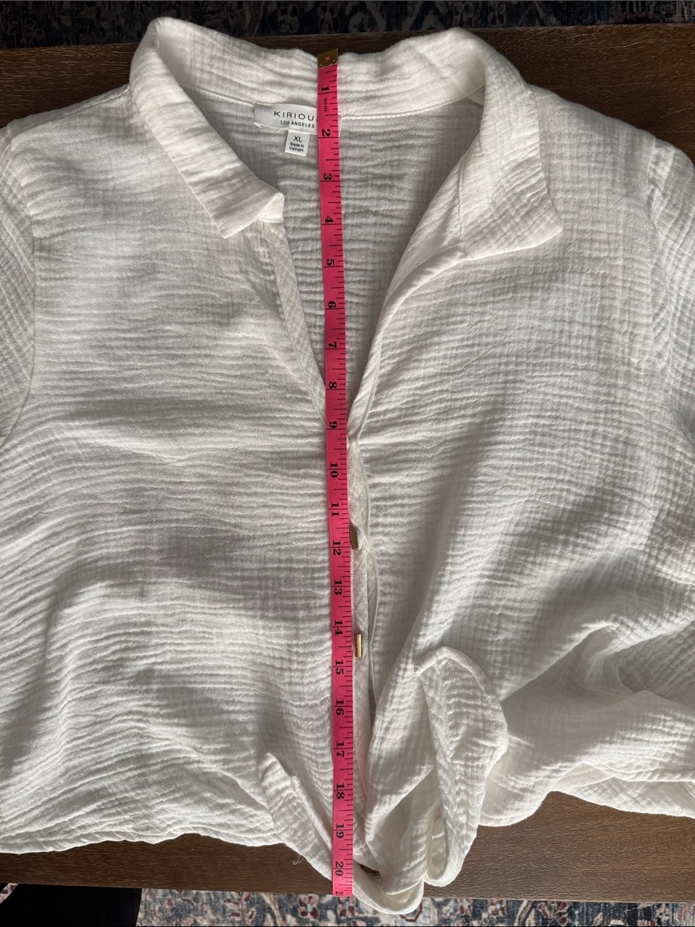Cropped Textured Button-Front Tie Top in White - Picture 7 of 8